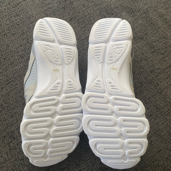 Easy Spirit Riptide Clogs 7.5 WW - Picture 2 of 5